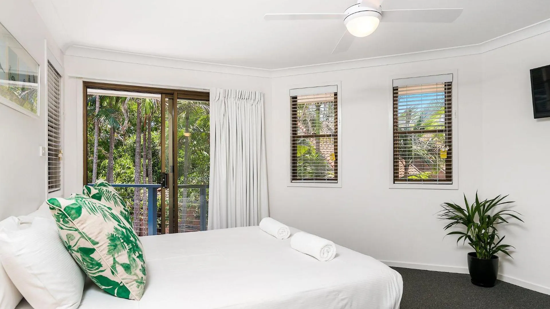 Calinda Sol 10 Villa Byron Bay Australia
